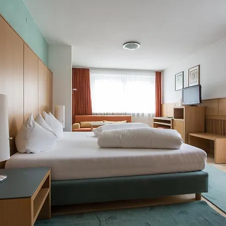 Zentrum Hotel 4*