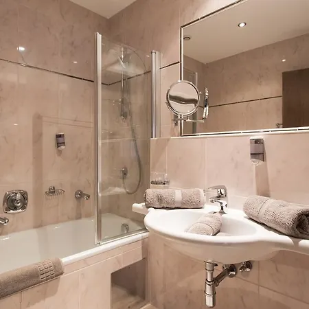 Zentrum Hotel 4*